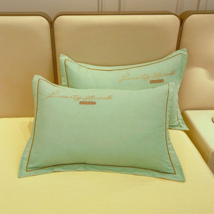 91家纺网 家纺一手货源 找家纺 （总）菲梵家纺 2025新款纯色双拼全棉加厚磨毛刺绣款套件单品系列（单枕套）