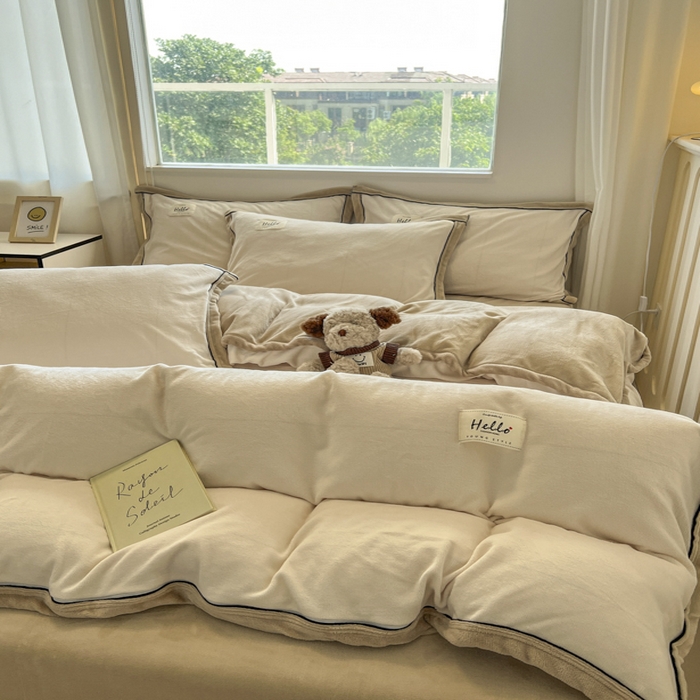 91家纺网 家纺一手货源 找家纺 新印象 2025新款包边工艺牛奶绒四件套奶白浅咖