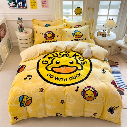 91家纺网 家纺一手货源 找家纺 兄弟坊 2024新款正版授权大版牛奶绒卡通四件套 小黄鸭