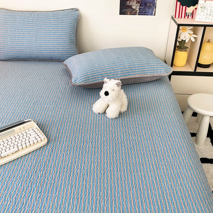 91家纺网 家纺一手货源 找家纺 沐纯家居 2025新款色织水洗棉棉绒（大豆纤维填充）床盖三件套 可乐蓝