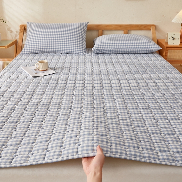 91家纺网 家纺一手货源 找家纺 迪乐妮家居 2024新款大床色织全棉夹棉床褥 蓝小格