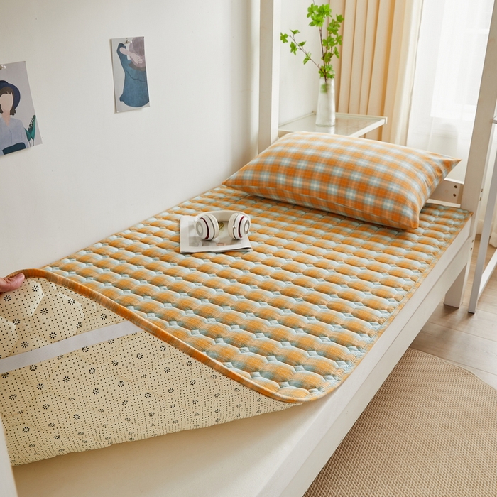 91家纺网 家纺一手货源 找家纺 迪乐妮家居 2024新款单人床全棉夹棉床褥 蜜橘格