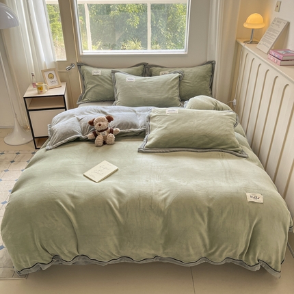 91家纺网 家纺一手货源 找家纺 新印象 2025新款包边工艺牛奶绒四件套抹茶绿浅灰 