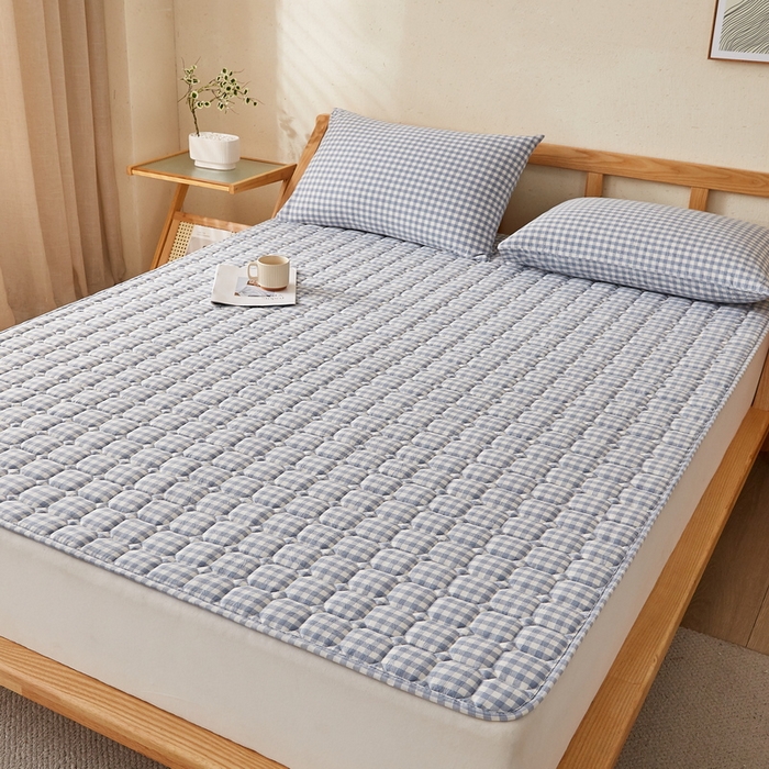 91家纺网 家纺一手货源 找家纺 迪乐妮家居 2024新款大床色织全棉夹棉床褥 蓝小格