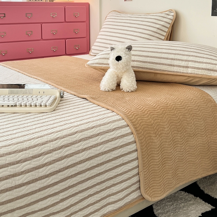 91家纺网 家纺一手货源 找家纺 沐纯家居 2025新款色织水洗棉棉绒（大豆纤维填充）床盖三件套 青柠咖