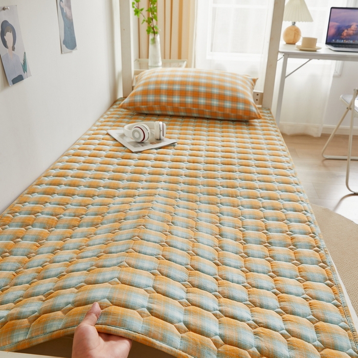 91家纺网 家纺一手货源 找家纺 迪乐妮家居 2024新款单人床全棉夹棉床褥 蜜橘格