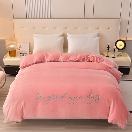 91家纺网 家纺一手货源 找家纺 居尚家纺 2025新款加厚牛奶绒刺绣单被套系列 浅粉