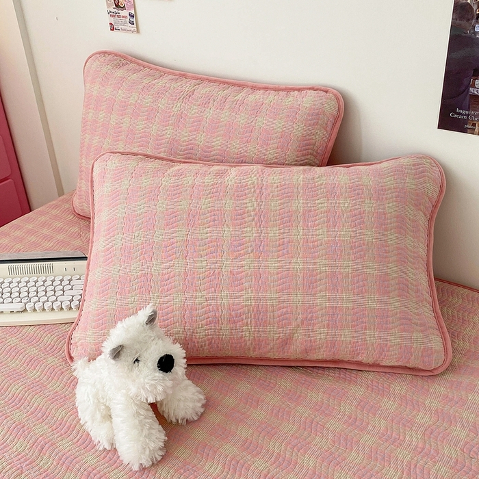 91家纺网 家纺一手货源 找家纺 沐纯家居 2025新款色织水洗棉棉绒（大豆纤维填充）床盖三件套 田园粉