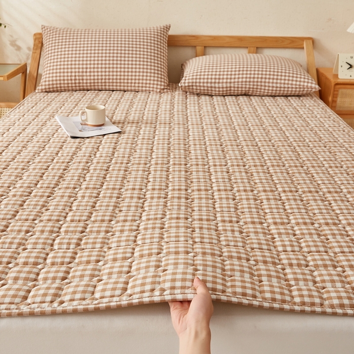 91家纺网 家纺一手货源 找家纺 迪乐妮家居 2024新款大床色织全棉夹棉床褥 米小格