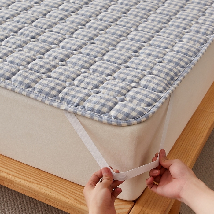 91家纺网 家纺一手货源 找家纺 迪乐妮家居 2024新款大床色织全棉夹棉床褥 蓝小格