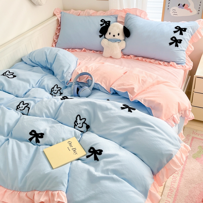 91家纺网 家纺一手货源 找家纺 泉欣家纺 2024韩式公主风毛巾绣花水洗棉四件套专版花型 蝴蝶结-浅蓝粉