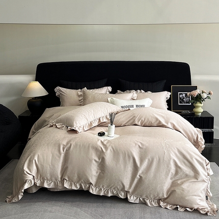 91家纺网 家纺一手货源 找家纺 玖玖爱家纺 2024新款长绒棉贡缎全棉法式提花四件套-摩纳哥 摩纳哥-浅卡其