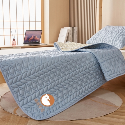 91家纺网 家纺一手货源 找家纺 （总）花言狐语 2025新款单人床水洗棉羊毛床褥（富贵竹）