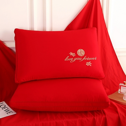 91家纺网 家纺一手货源 找家纺 （总）仁宇枕业 2024年新款枕芯全棉刺绣大喜之日大红枕芯喜庆婚庆新人新娘新郎结婚舒适高枕头