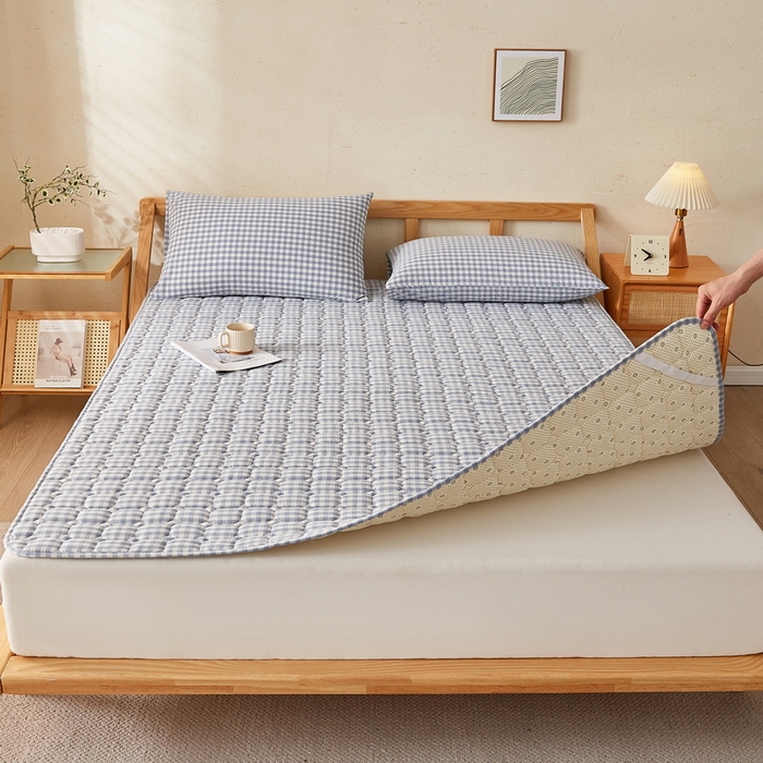 91家纺网 家纺一手货源 找家纺 迪乐妮家居 2024新款大床色织全棉夹棉床褥 蓝小格