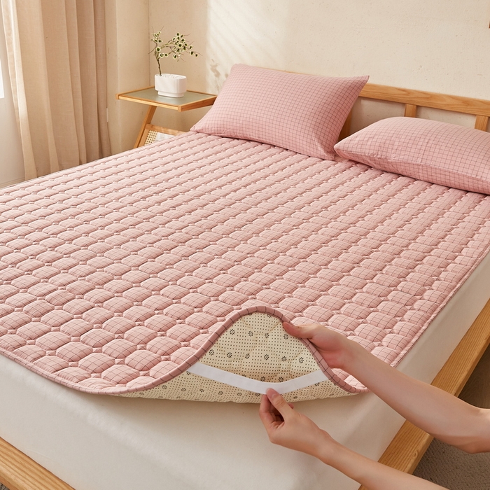 91家纺网 家纺一手货源 找家纺 迪乐妮家居 2024新款大床色织全棉夹棉床褥 粉小格