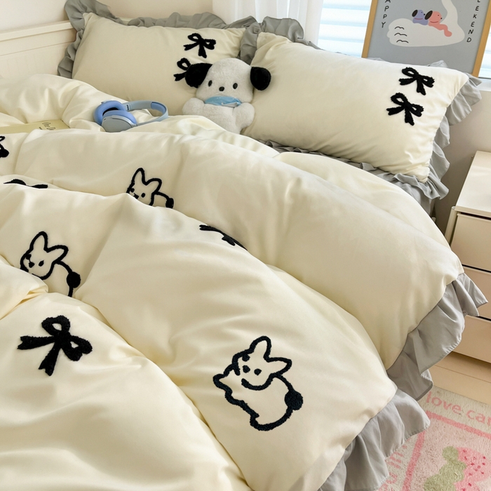 91家纺网 家纺一手货源 找家纺 泉欣家纺 2024韩式公主风毛巾绣花水洗棉四件套专版花型 蝴蝶结-浅黄灰