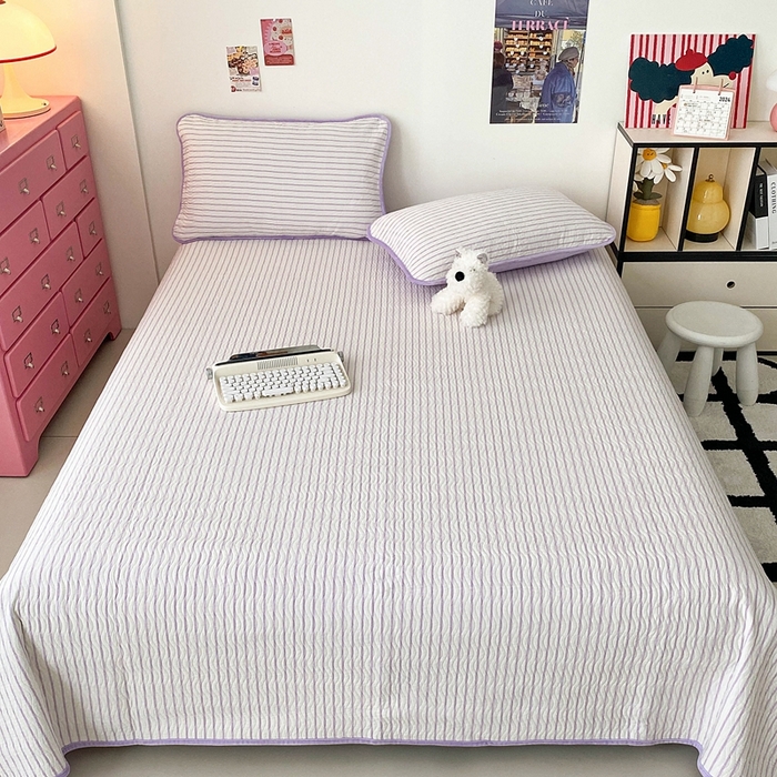 91家纺网 家纺一手货源 找家纺 沐纯家居 2025新款色织水洗棉棉绒（大豆纤维填充）床盖三件套 可乐紫