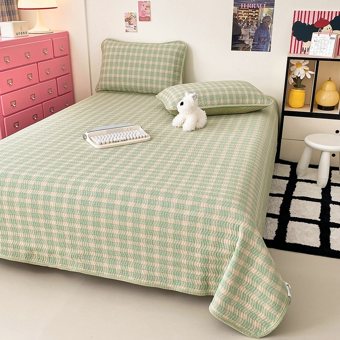 91家纺网 家纺一手货源 找家纺 沐纯家居 2025新款色织水洗棉棉绒（大豆纤维填充）床盖三件套 田园绿