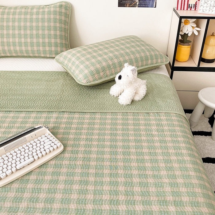 91家纺网 家纺一手货源 找家纺 沐纯家居 2025新款色织水洗棉棉绒（大豆纤维填充）床盖三件套 田园绿