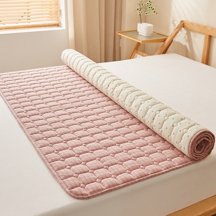 91家纺网 家纺一手货源 找家纺 迪乐妮家居 2024新款大床色织全棉夹棉床褥 粉小格