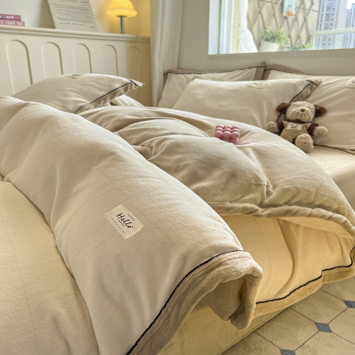 91家纺网 家纺一手货源 找家纺 新印象 2025新款包边工艺牛奶绒四件套奶白浅咖