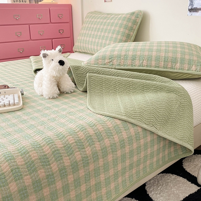 91家纺网 家纺一手货源 找家纺 沐纯家居 2025新款色织水洗棉棉绒（大豆纤维填充）床盖三件套 田园绿