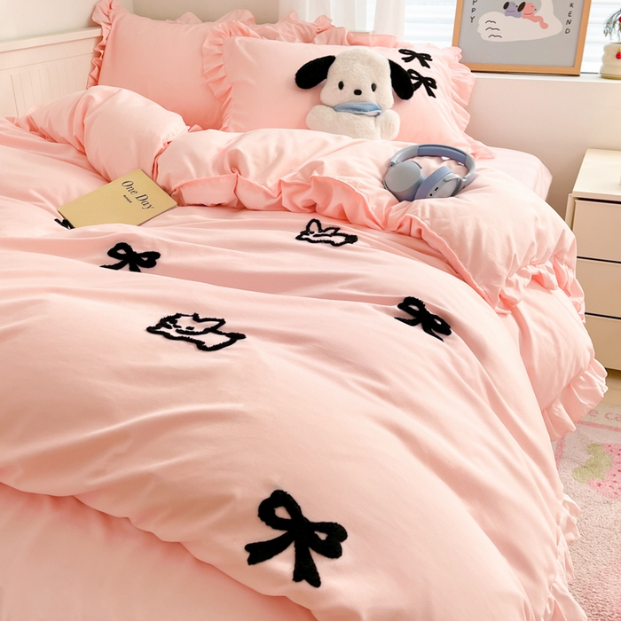 91家纺网 家纺一手货源 找家纺 泉欣家纺 2024韩式公主风毛巾绣花水洗棉四件套专版花型 蝴蝶结-粉玉