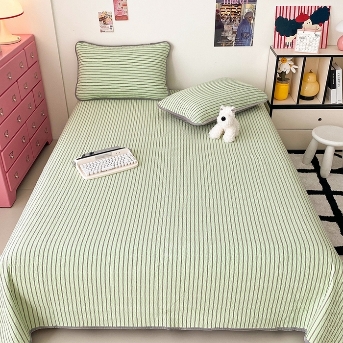 91家纺网 家纺一手货源 找家纺 沐纯家居 2025新款色织水洗棉棉绒（大豆纤维填充）床盖三件套 可乐绿