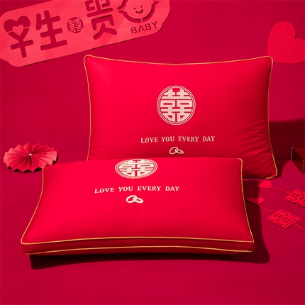 91家纺网 家纺一手货源 找家纺 （总）仁宇枕业 2024年新款枕芯全棉刺绣大喜之日大红枕芯喜庆婚庆新人新娘新郎结婚舒适高枕头