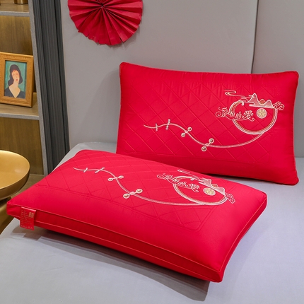 91家纺网 家纺一手货源 找家纺 （总）仁宇枕业 2024年新款枕芯全棉刺绣大喜之日大红枕芯喜庆婚庆新人新娘新郎结婚舒适高枕头