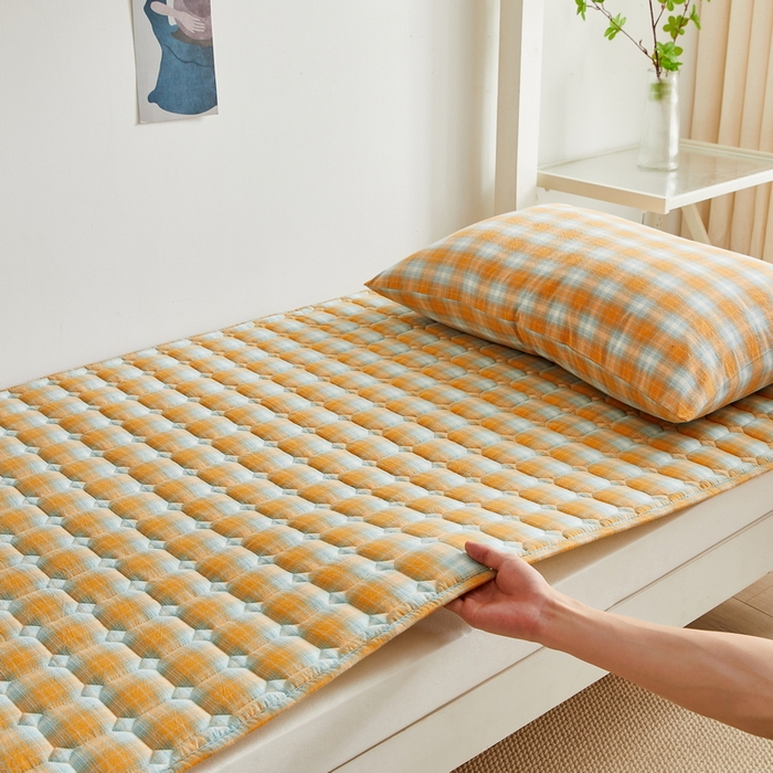 91家纺网 家纺一手货源 找家纺 迪乐妮家居 2024新款单人床全棉夹棉床褥 蜜橘格