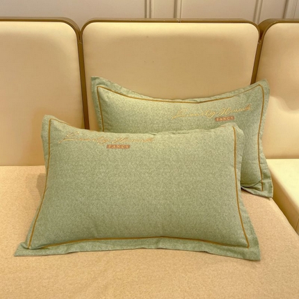 91家纺网 家纺一手货源 找家纺 （总）菲梵家纺 2025新款纯色双拼全棉加厚磨毛刺绣款套件单品系列（单枕套）