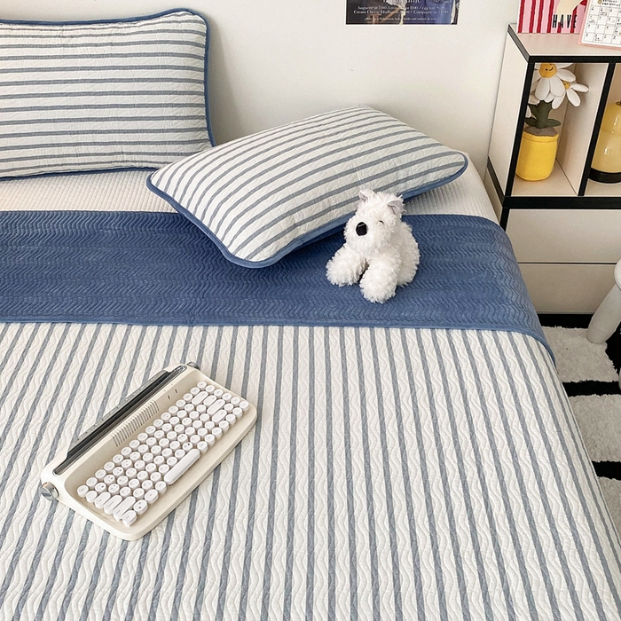 91家纺网 家纺一手货源 找家纺 沐纯家居 2025新款色织水洗棉棉绒（大豆纤维填充）床盖三件套 青柠蓝