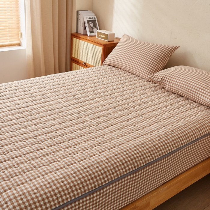 91家纺网 家纺一手货源 找家纺 迪乐妮家居 2024新款大床色织全棉夹棉床笠 米小格