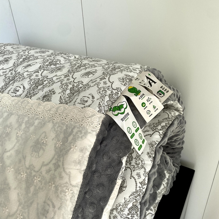 91家纺网 家纺一手货源 找家纺 2025新款秋冬季棉加豆豆绒法式花边款豆豆被被芯 奥黛丽