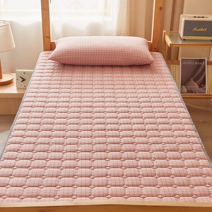 91家纺网 家纺一手货源 找家纺 卡派 2024新款色织全棉夹棉床笠(无印家居风） 粉小格