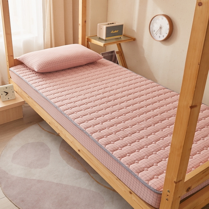 91家纺网 家纺一手货源 找家纺 卡派 2024新款色织全棉夹棉床笠(无印家居风） 粉小格