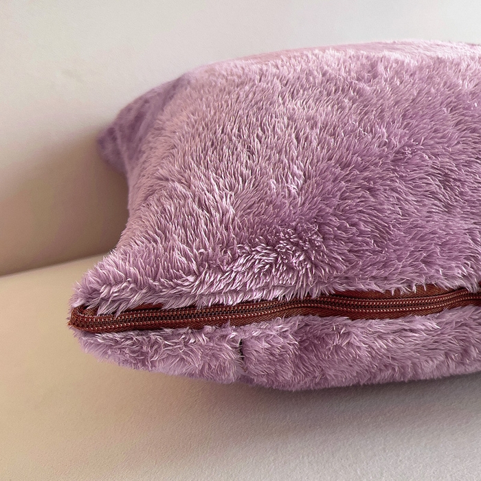 91家纺网 家纺一手货源 找家纺 阳光依佰抱枕被 2024秋冬新款北极绒乖乖熊多功能抱枕被 乖乖熊-木槿紫