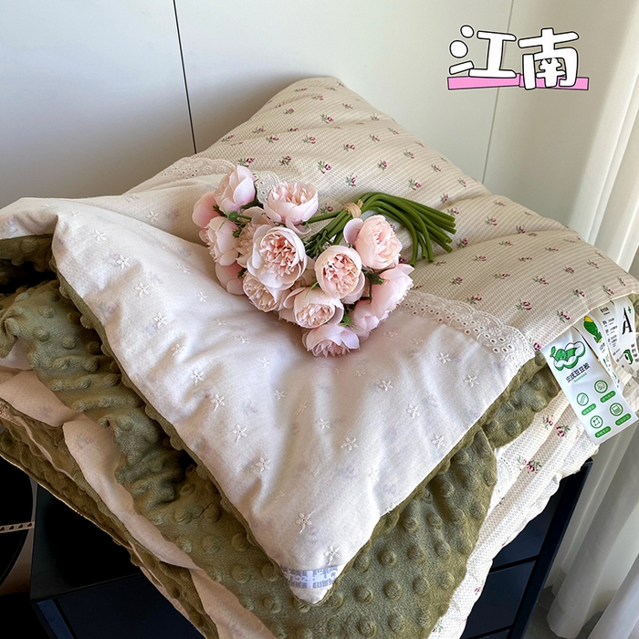 91家纺网 家纺一手货源 找家纺 2025新款秋冬季棉加豆豆绒法式花边款豆豆被被芯 江南