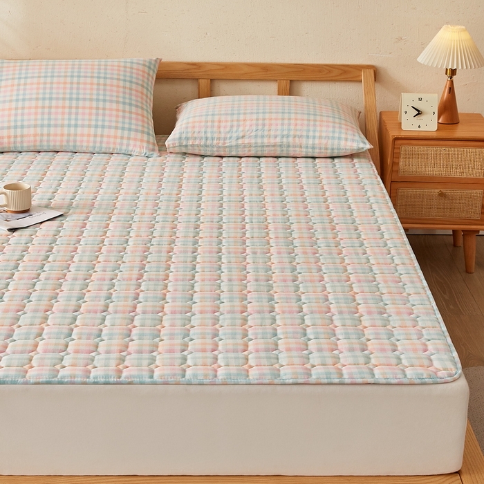 91家纺网 家纺一手货源 找家纺 卡派 2024新款色织全棉夹棉床褥大床 冰淇淋格