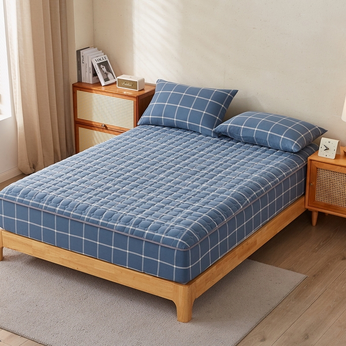 91家纺网 家纺一手货源 找家纺 卡派 2024新款色织全棉夹棉床笠 海蓝格