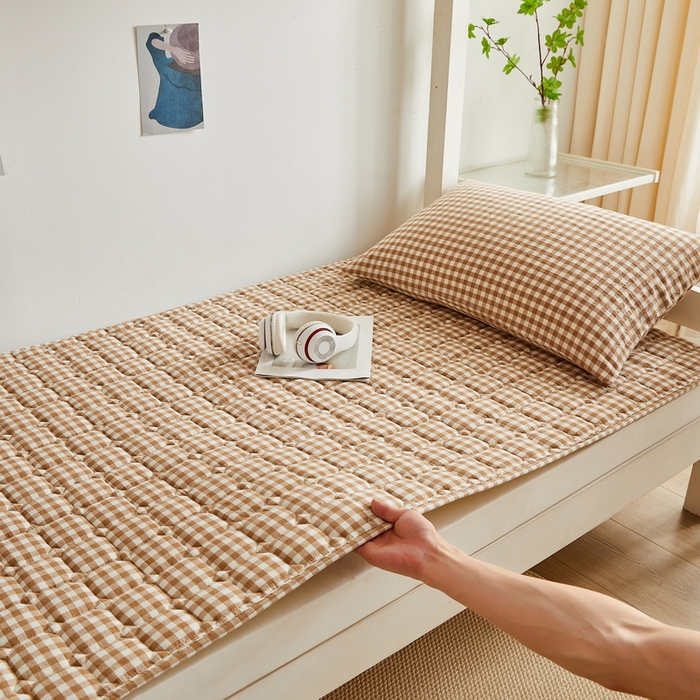 91家纺网 家纺一手货源 找家纺 卡派 2024新款全棉夹棉床褥 米小格