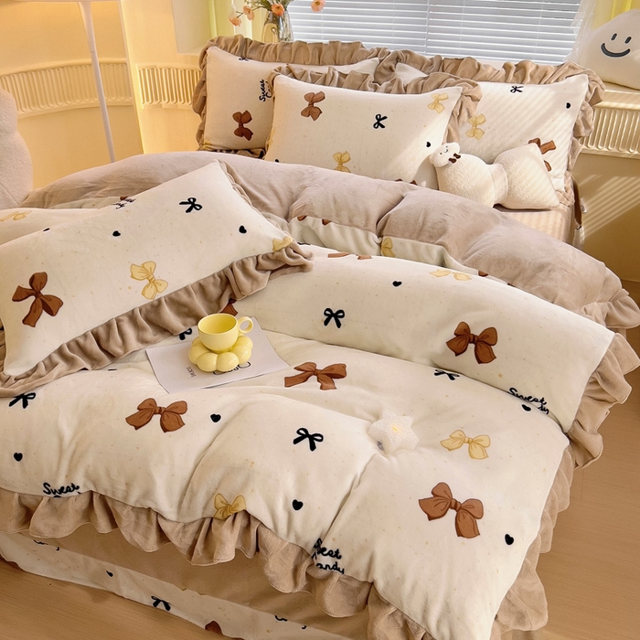 91家纺网 家纺一手货源 找家纺 找底底家纺 2024新款牛奶绒印花四件套 奶咖蝴蝶结