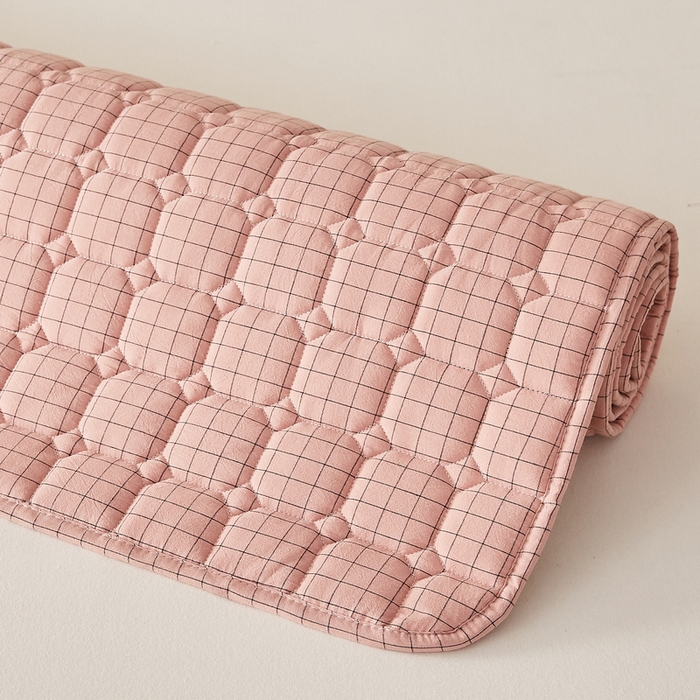 91家纺网 家纺一手货源 找家纺 卡派 2024新款色织全棉夹棉床褥大床 粉小格