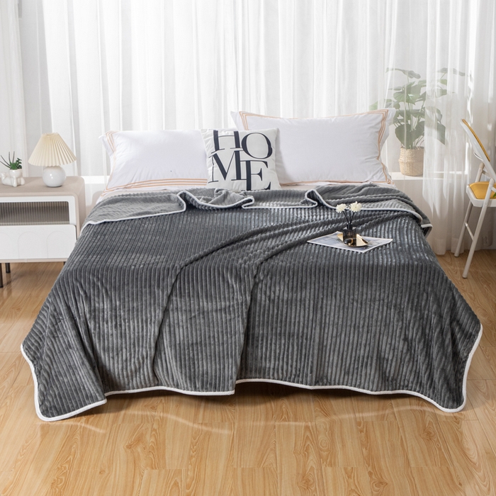 91家纺网 家纺一手货源 找家纺 2025新款240克轻盈保暖秋冬居家办公柔软亲肤午休小毯子便携车载毯 深灰