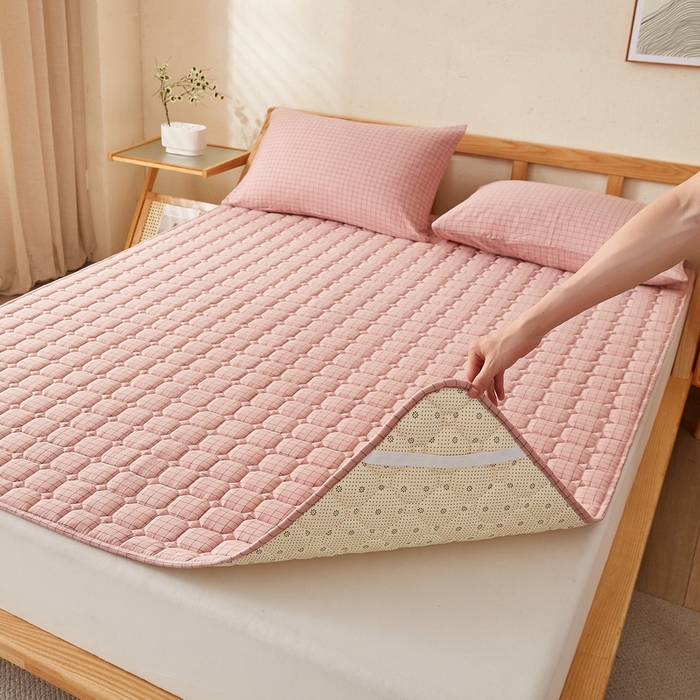 91家纺网 家纺一手货源 找家纺 卡派 2024新款色织全棉夹棉床褥大床 粉小格