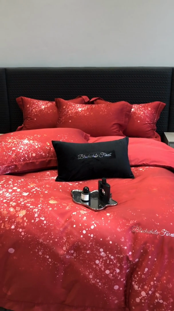 91家纺网 家纺一手货源 找家纺 （总）黑白森林 2024新款高支天丝棉大红数码印花四件套