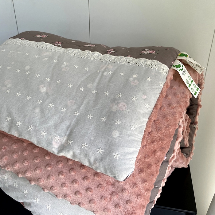 91家纺网 家纺一手货源 找家纺 2025新款秋冬季棉加豆豆绒法式花边款豆豆被被芯 雅思