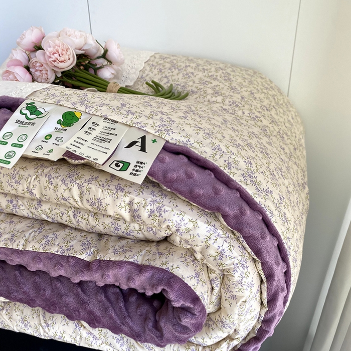 91家纺网 家纺一手货源 找家纺 2025新款秋冬季棉加豆豆绒法式花边款豆豆被被芯 薰衣草紫